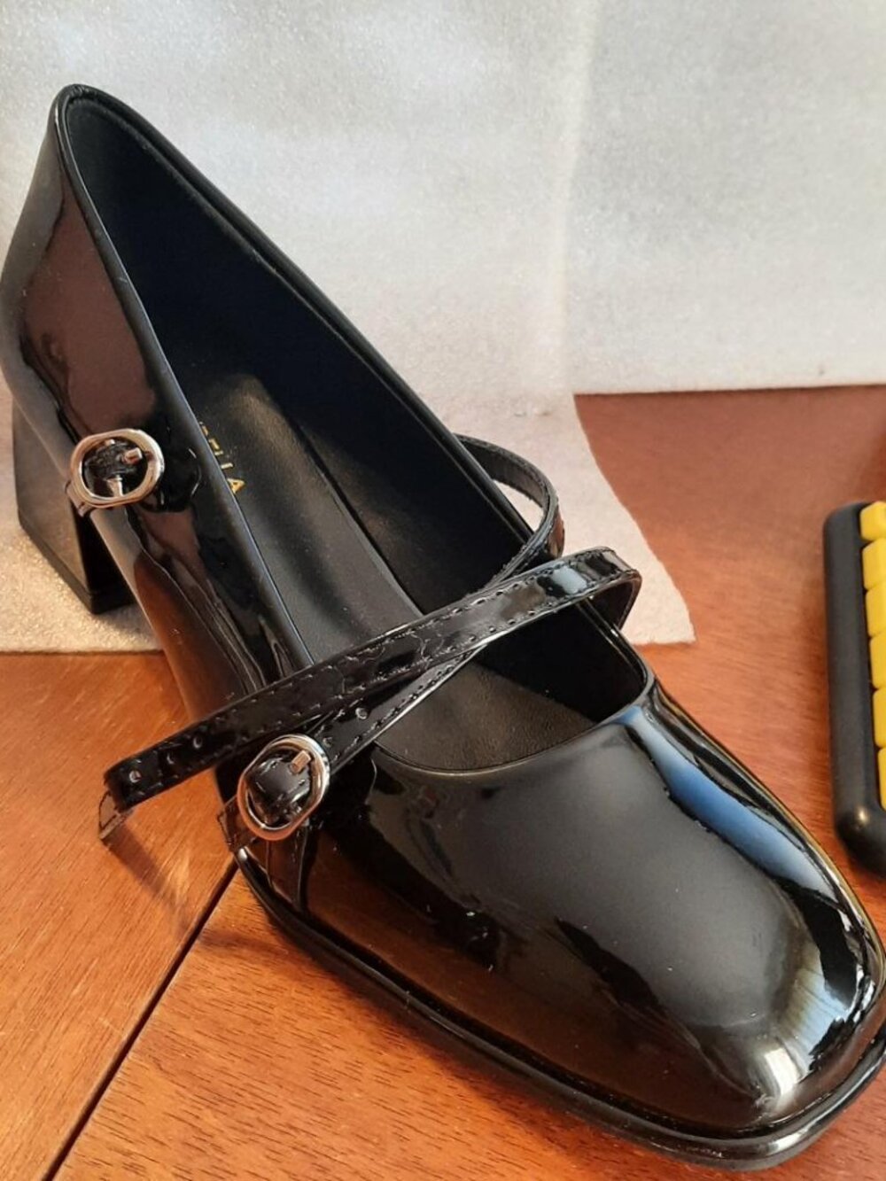 NEW ! Newbella WMN Retro Mary Janes Patent Leather Pump W Cross Strap BLK Sz 7.5